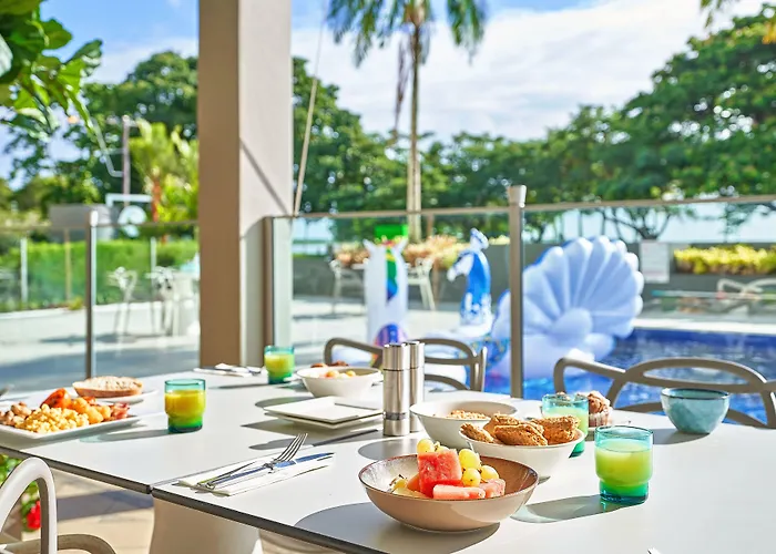 Cairns Harbourside Hotel