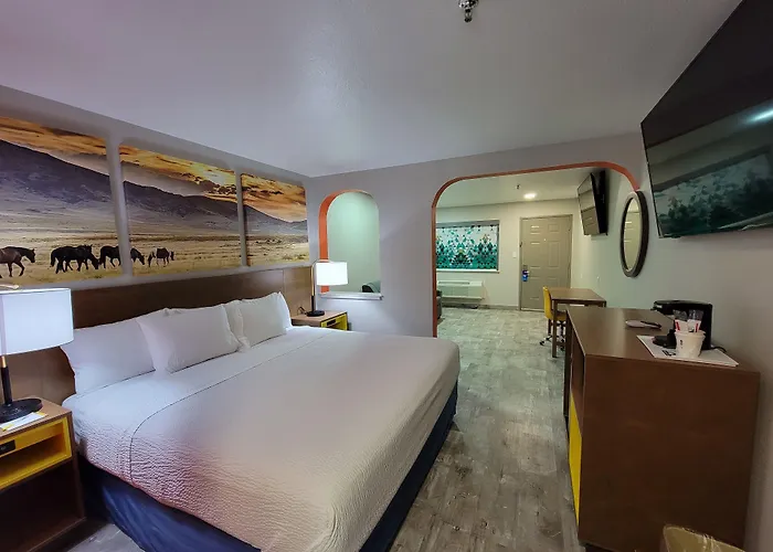 Days Inn By Wyndham Ruidoso Downs