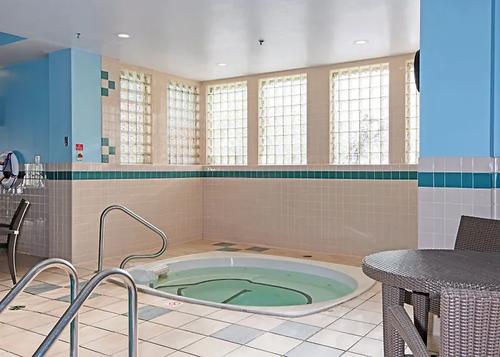 Holiday Inn Express Kamloops By Ihg