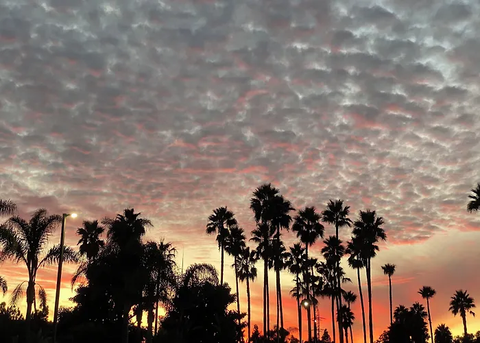 Holiday Inn Express & Suites Carlsbad Beach By Ihg