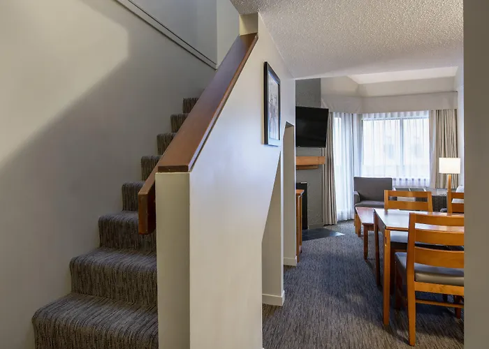 Whistler Village Inn&Suites