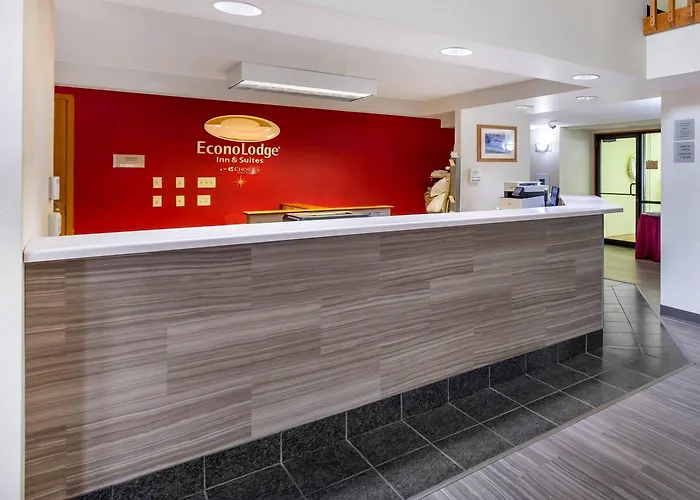 Econo Lodge Inn & Suites Oconto