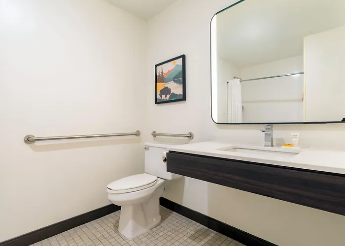 Gray Wolf Inn & Suites
