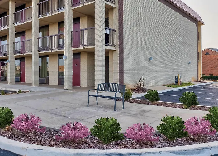 Red Roof Inn Plus+ Huntsville - Madison