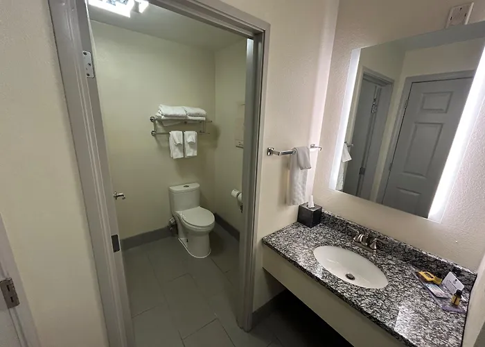 Best Western Plus Paper Valley Hotel