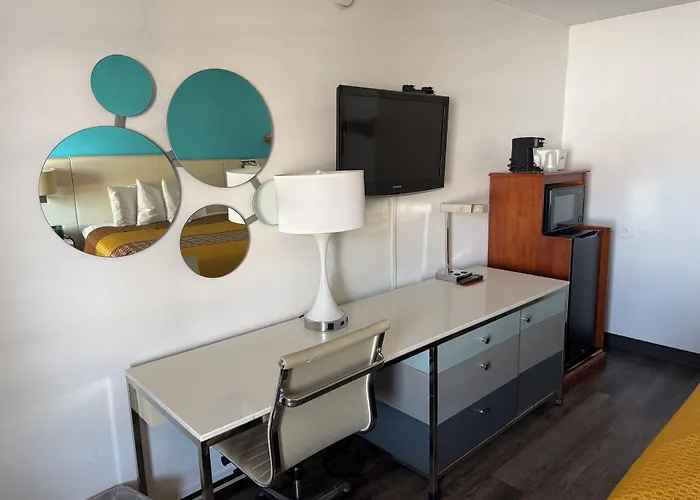Howard Johnson By Wyndham Ft. Myers Fl