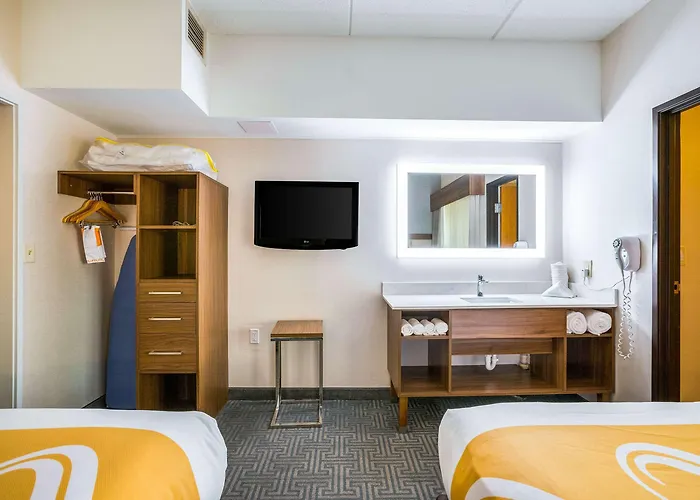 Quality Suites Lansing West