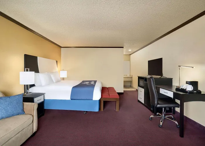 Days Inn By Wyndham Bend