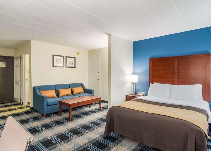 Comfort Inn & Suites Pittsburgh Fox Chapel