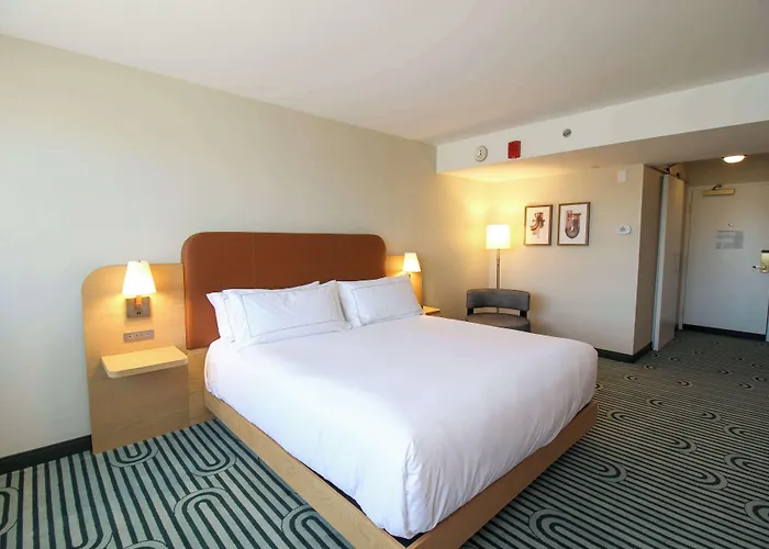 Doubletree By Hilton Clarksville Riverview