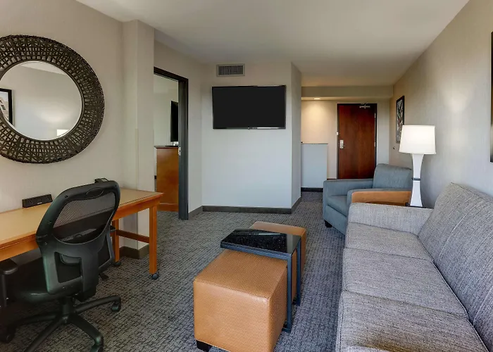Drury Inn & Suites Phoenix Airport