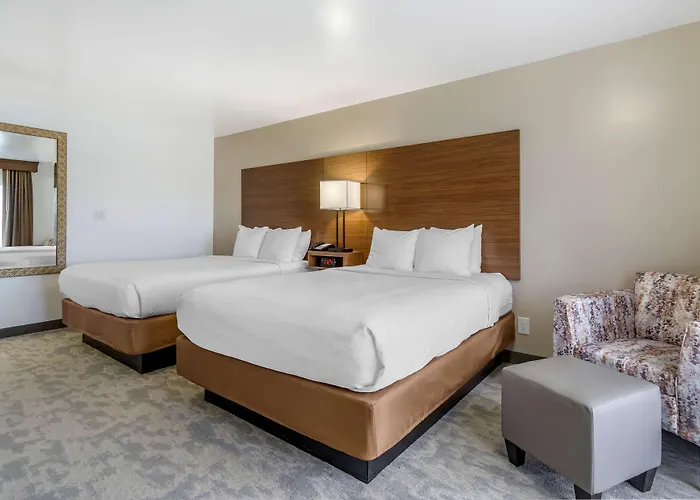 Best Western Plus Lake Front Hotel