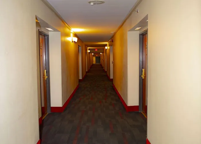 Ramada Plaza By Wyndham Garden Grove/Anaheim South