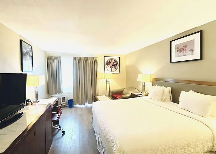 Ramada Plaza By Wyndham Garden Grove/Anaheim South