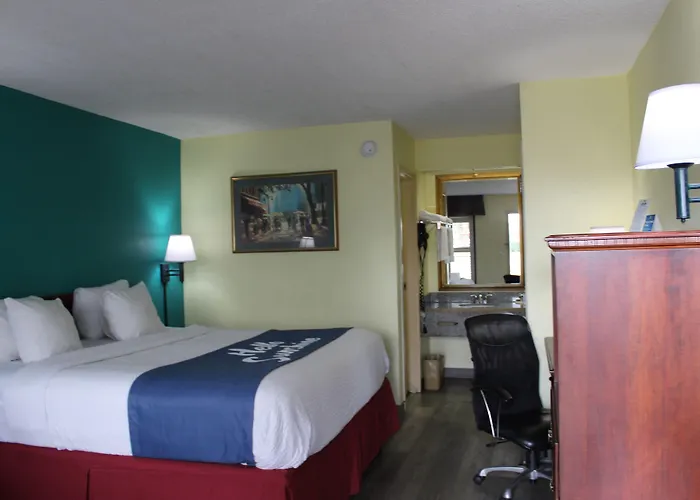 Days Inn By Wyndham Marianna