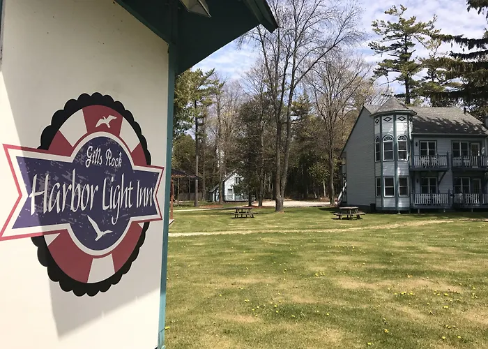 Harbor Light Inn