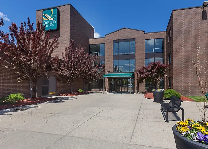 Quality Suites Lansing West