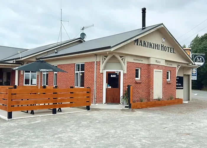 Makikihi Country Hotel