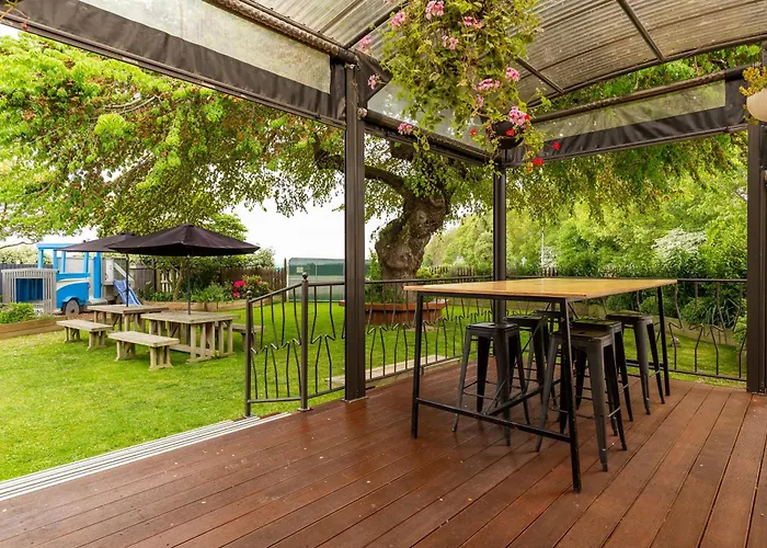 Makikihi Country Hotel