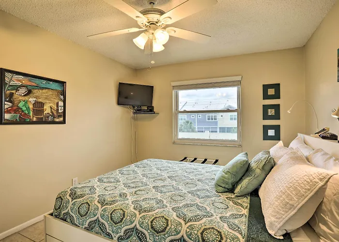 Sea La Vie: Sunny Indian Rocks Beach Condo!