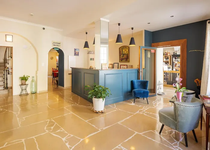 Hotel Du Pont Vieux, Au Pied De La Cite Medievale