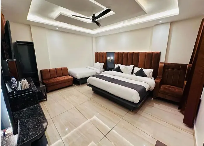 Hotel The Vaishvik Banganga Road