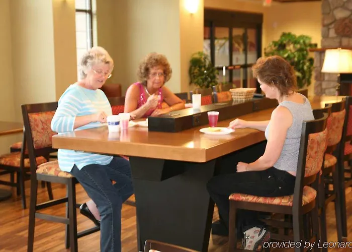 Hampton Inn & Suites Warren