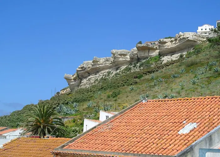 Nazare Hostel - Rooms & Dorms
