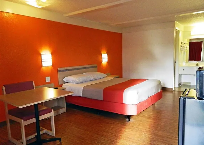 Travelodge By Wyndham Benton Harbor Mi