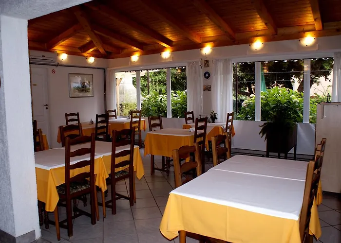 Ana Rooms