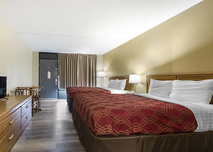Econo Lodge Inn & Suites Branson Shepherd Of The Hills Expy