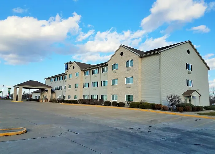 Oak Hill Inn & Suites
