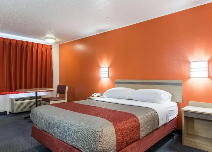 Travelodge By Wyndham Lansing