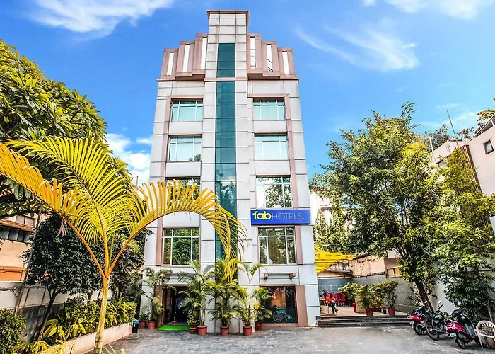 Rapid Lakme Executive Hotel