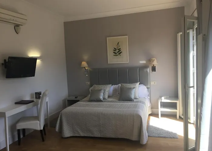 Hotel Leonor De Aquitania