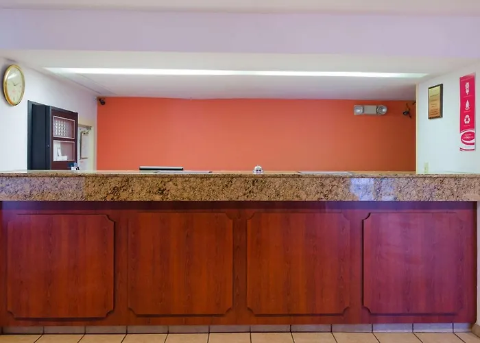 Econo Lodge Inn & Suites Johnson City