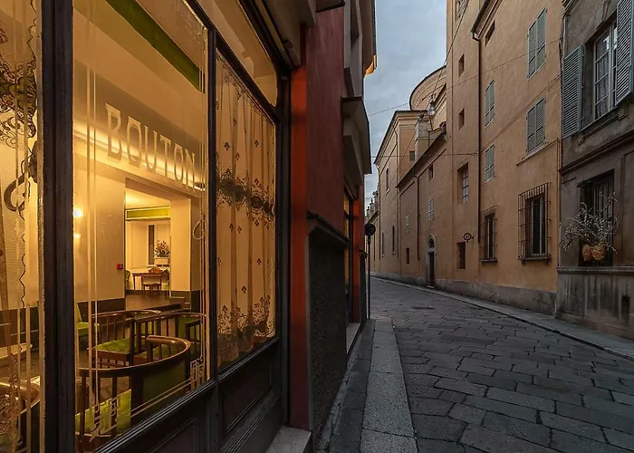 Hotel Button