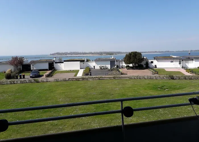 Appartement mit Balkon und Meerblick