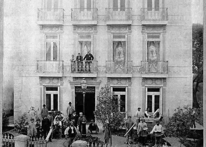 Apartamentos CASA CARRE 1893