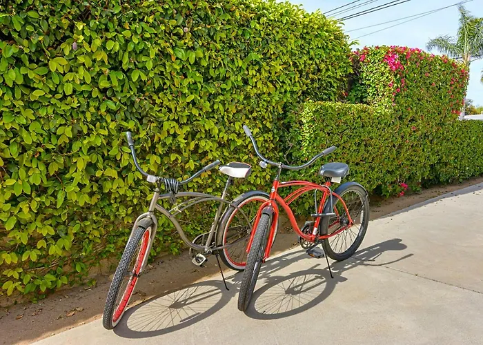 Ultimate Beach Bungalow - 1 Block From Beach - Huge Backyard