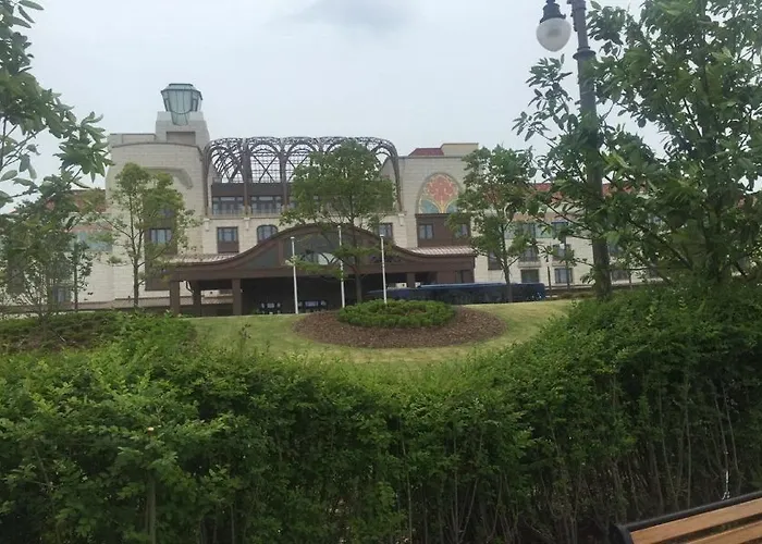 Disneyland Hotel