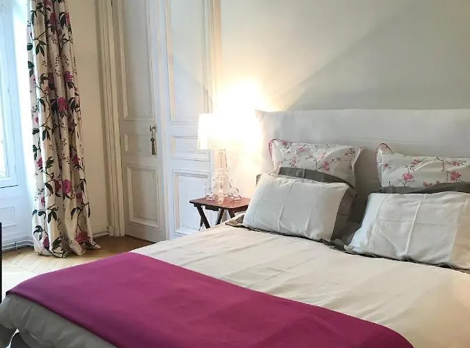 Parc Monceau Bed & Breakfast Paris