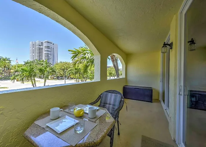 Marco Island Condo W/ Patio: Steps To Beach Access