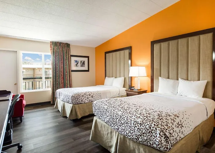 Fairmount Inn & Suites - Stroudsburg, Poconos